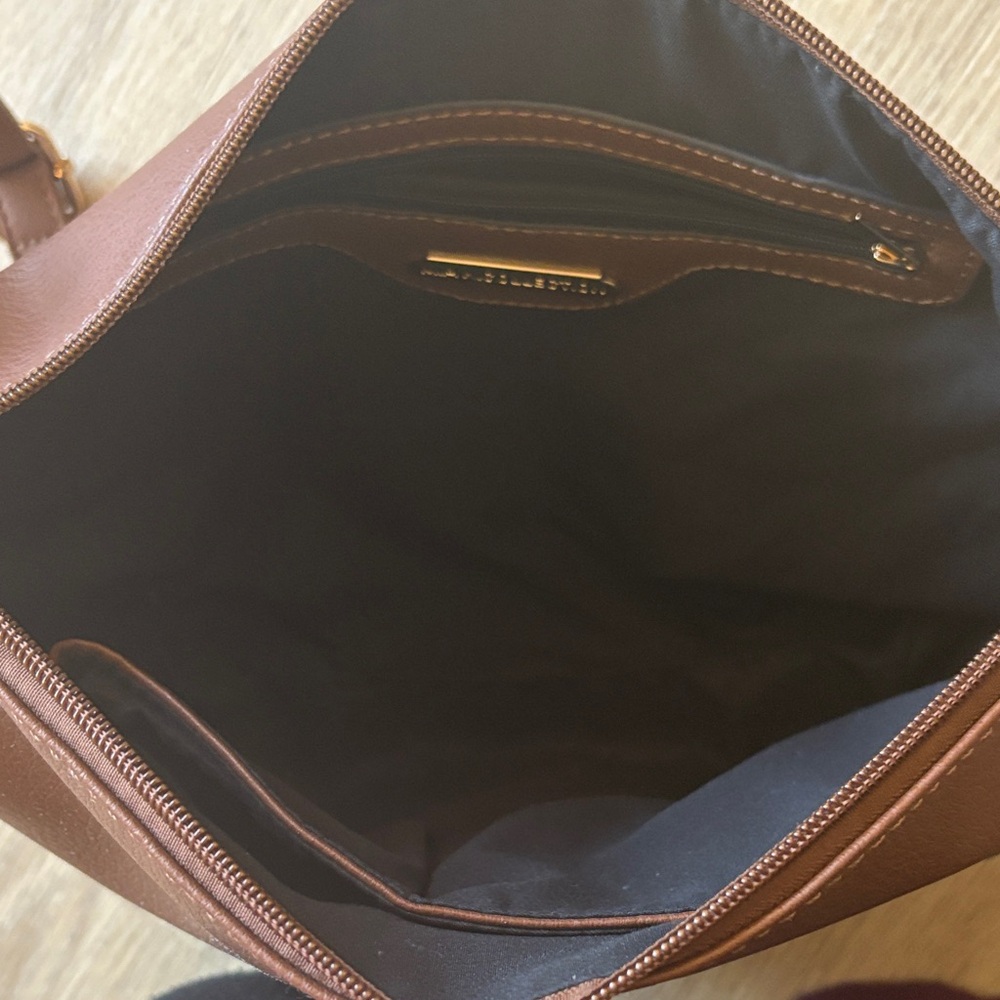 Mia K Collection Hobo Crossbody | Brown | Minimal & Versatile | Like-New - Picture 7 of 12